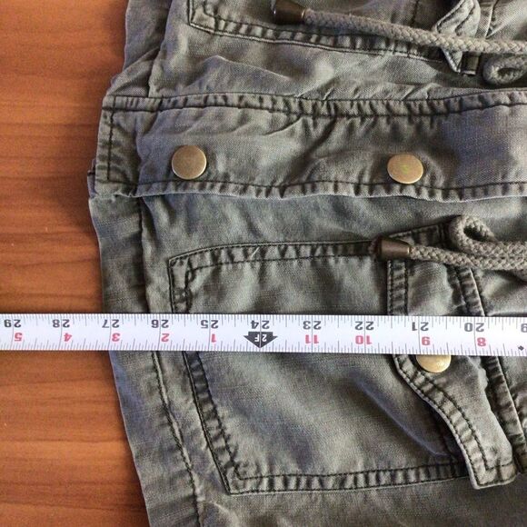 Woman’s Altar’d State Army Green Utility Full Zip Sleeveless Vest Size Small - Picture 3 of 6